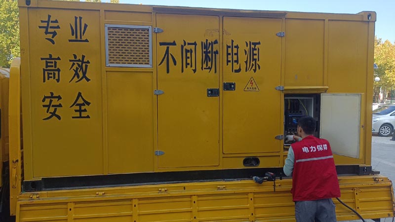 东台柴油发电机组和UPS电源配合使用时，如何避免切换过程中的电力中断？