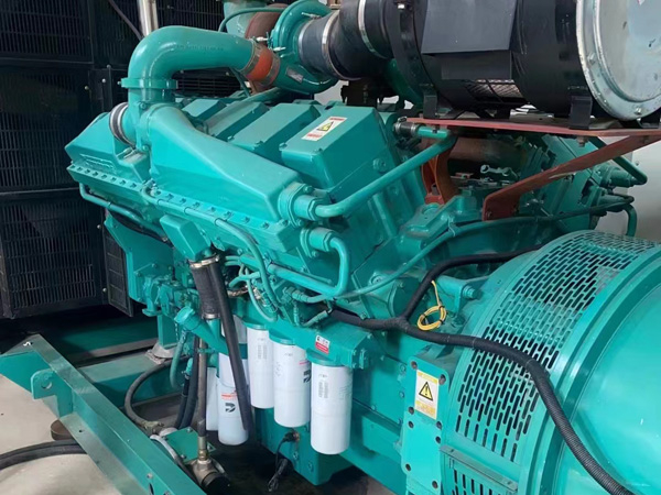 东台更换100kW柴油发电机组机油时，需要注意哪些事项？