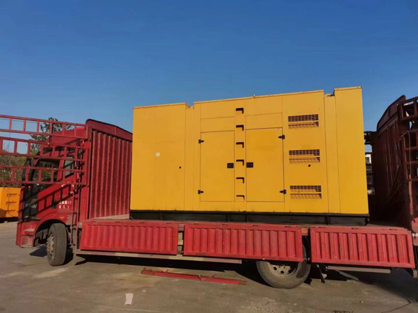 东台柴油发电机组的电瓶长期未使用，应该如何充电？